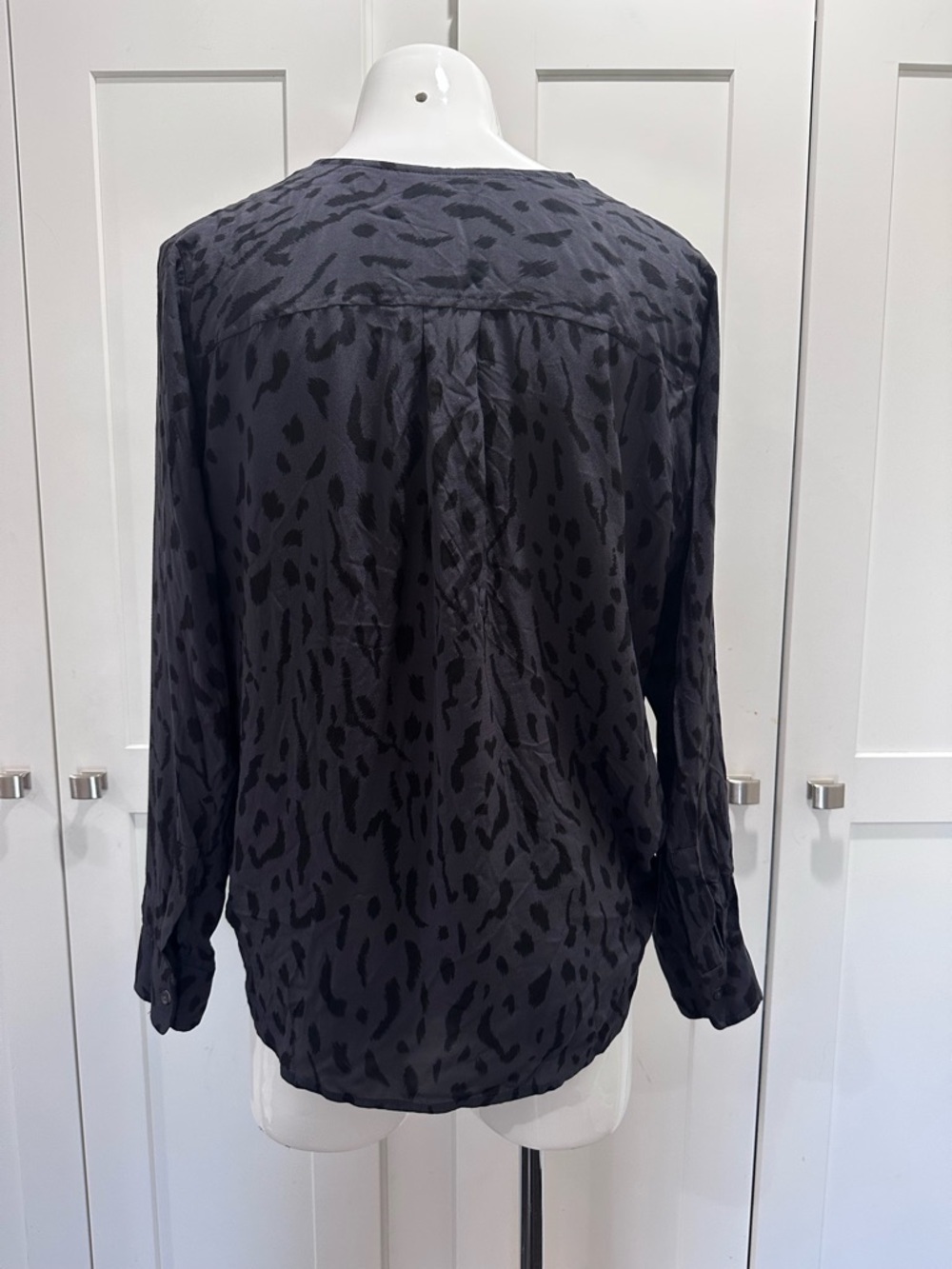 Rails Hillary Surplice Top in Ash Cheetah Size Medium - Picture 6 of 8